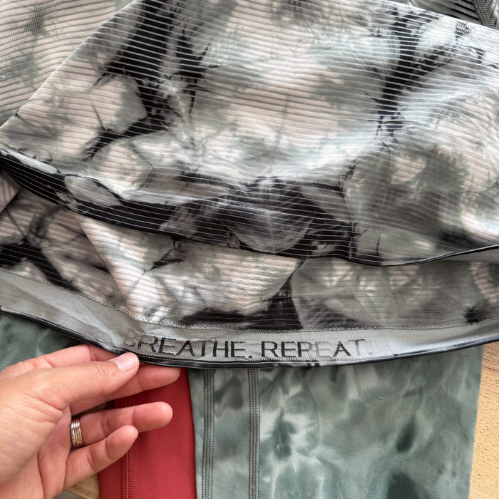 Lululemon / Grey active top / Women 6