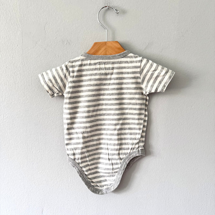 Mini mioche / White light grey stripe onesie / 3-6M