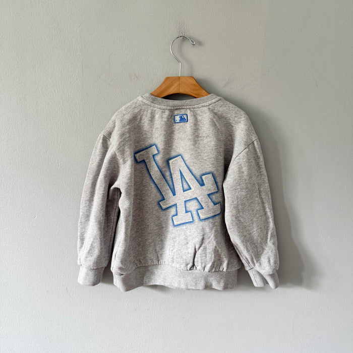 MLB / LA Dodgers light grey sweatshirt / 7Y(Fits 5-6Y)