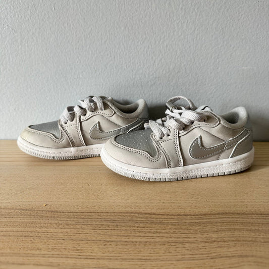 Nike / Air Jordan / US8 - 2 Available