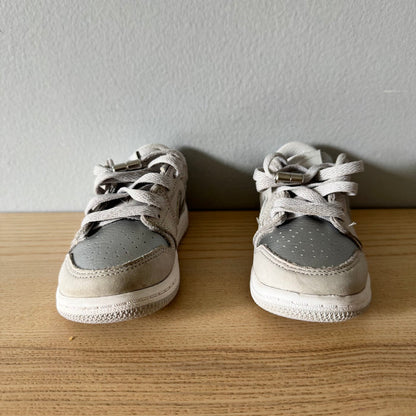 Nike / Air Jordan / US8 - 2 Available