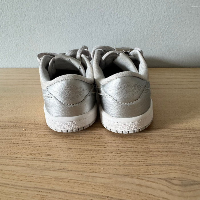 Nike / Air Jordan / US8 - 2 Available