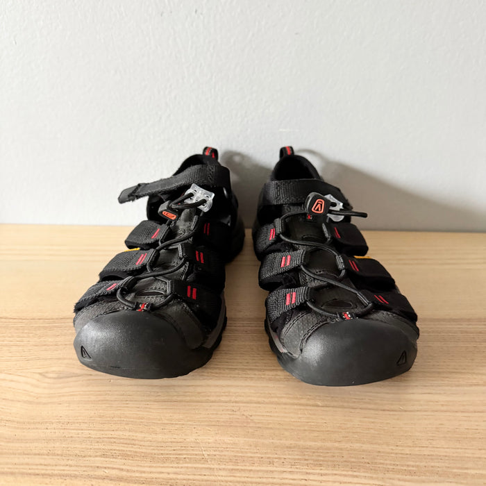 Keen / Black sandals / J4
