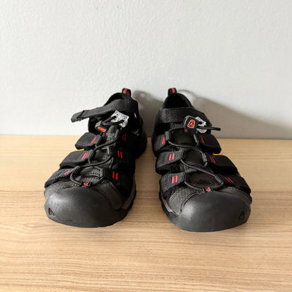 Keen / Black sandals / J4