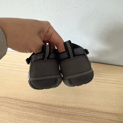 Keen / Sandals / US11
