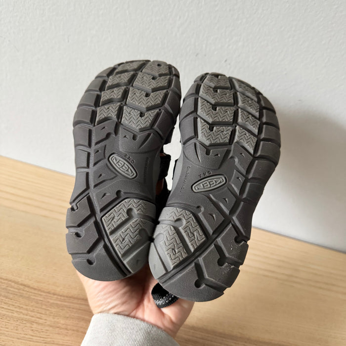 Keen / Sandals / US11