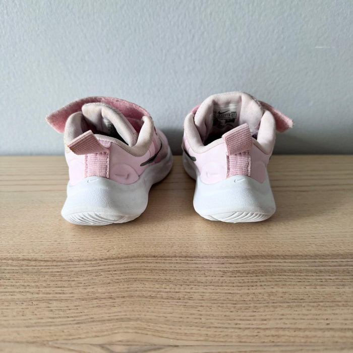 Nike / Light pink sneaker / US5