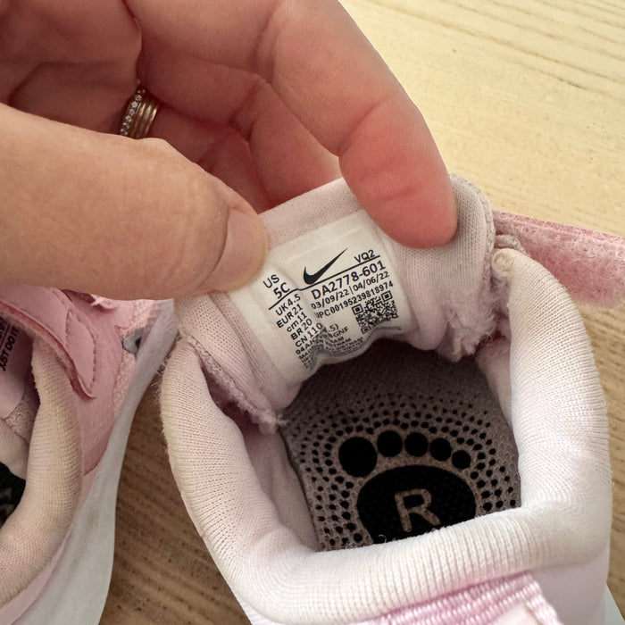 Nike / Light pink sneaker / US5