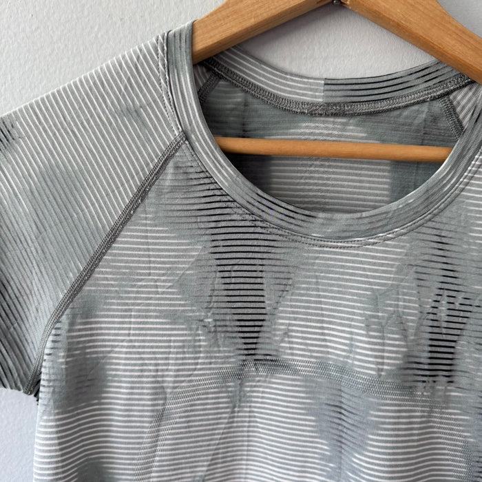 Lululemon / Grey active top / Women 6