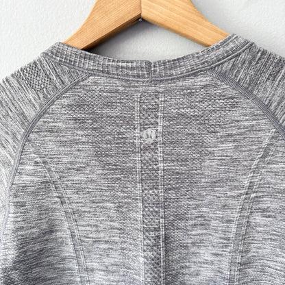 Lululemon / Grey active top / Women M