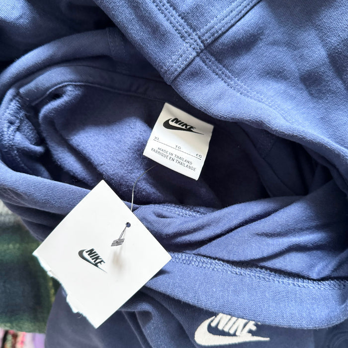 Nike / Navy hoodie / Kids XL 10-12Y