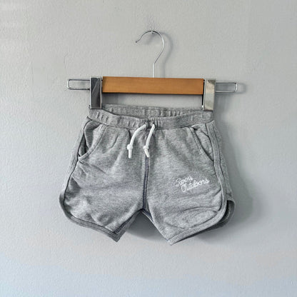 Roots / Light grey shorts / 3T