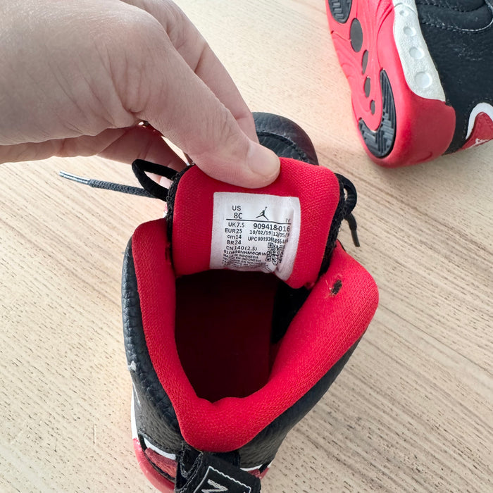 Nike / Jordan sneaker / US8