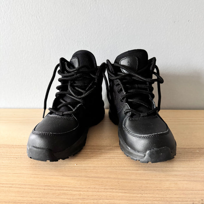 Nike / Sneakers / J1