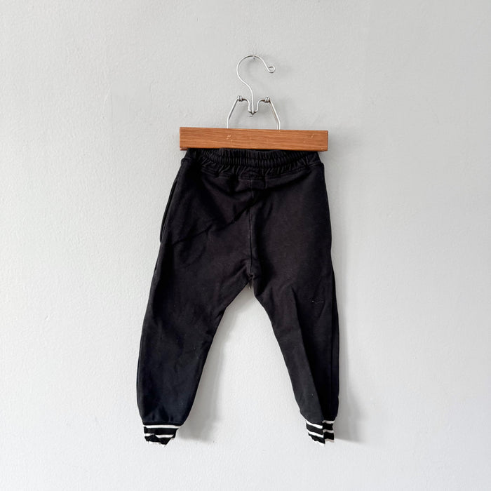 Whistle & Flute / Black sweatpants / 1-2Y