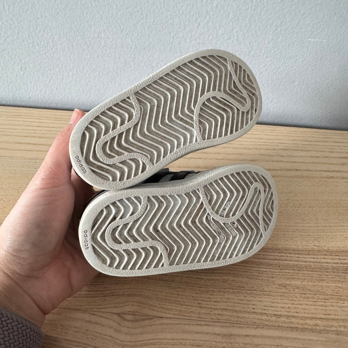 Adidas / White x black Superstar / US5 1/2
